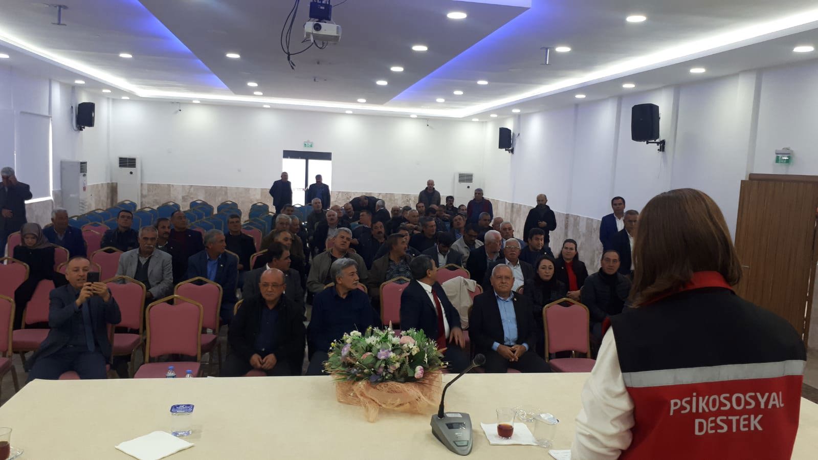 Silifke SHM, İlçe Kamu Kurum ve Kuruluş Amirleri ile İlçe Mahalle Muhtarları'na "Kadına Yönelik Şiddetle Mücadele ve Erken Yaşta Zorla Evlilik" konularında eğitim düzenlenmiştir.  📍SİLİFKE HALK EĞİTİM  MERKEZİ - fotoğraf 2