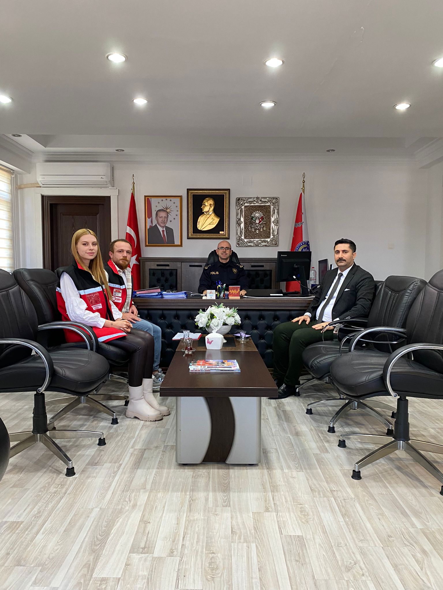 Mezitli SHM, Aile Sosyal Destek Programı(ASDEP)Kamu Kurum/Kuruluş ziyareti kaspamında İlçe Emniyet Müdürlüğüne ziyaret gerçekleştirmiştir. - fotoğraf 1