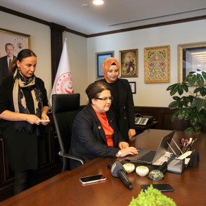 Bakanımız Derya Yanık AA'nın "Yılın Fotoğrafları" Oylamasına Katıldı - fotoğraf 2