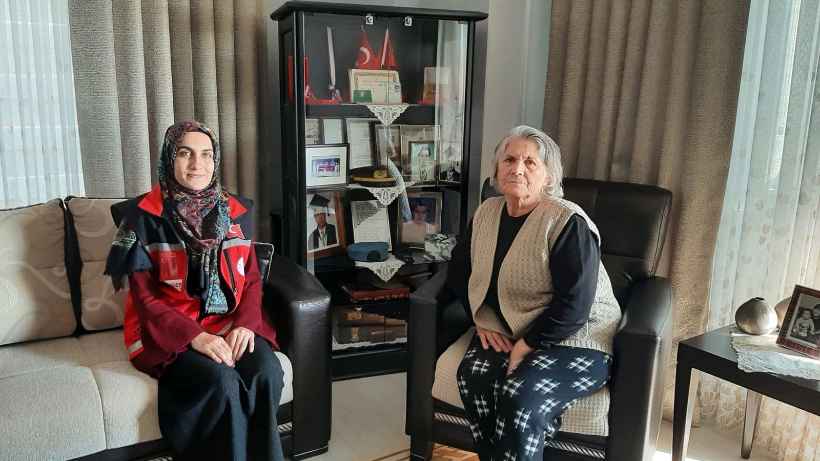 Kahraman şehitlerimizin çok kıymetli ailelerinizi ziyaret ettik. - fotoğraf 2