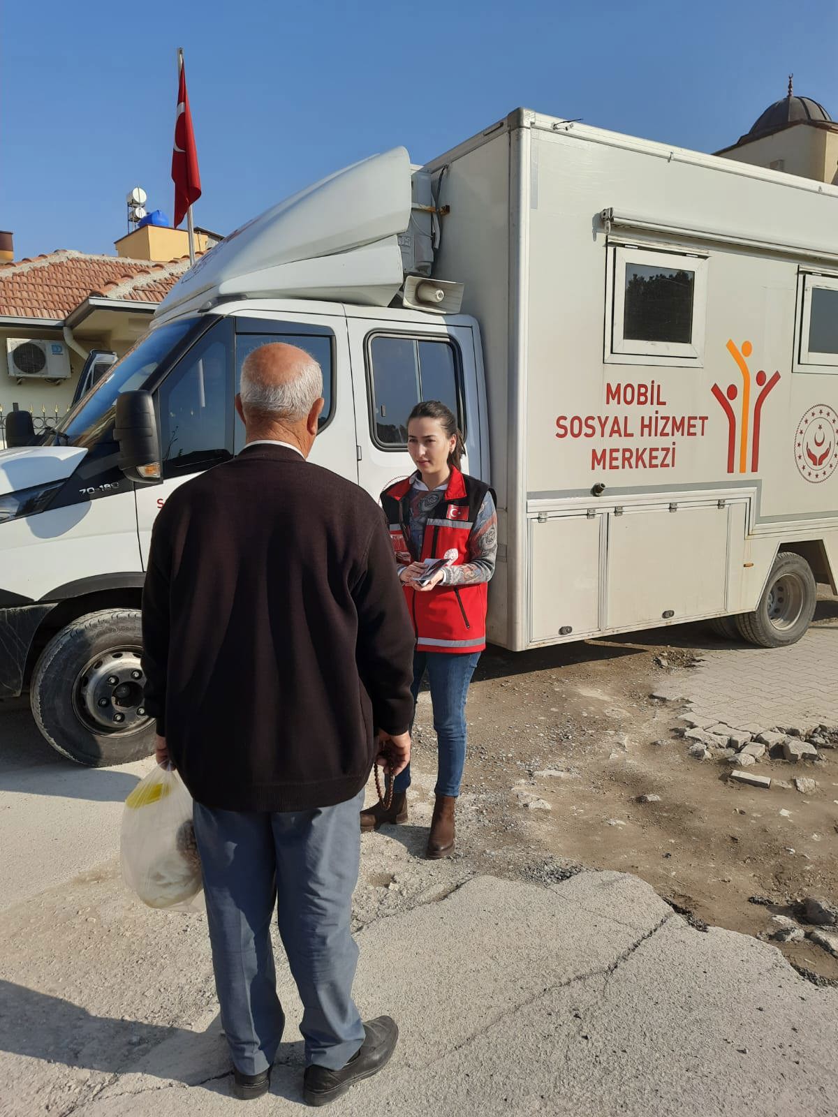Tarsus SHM, Mobil Sosyal Hizmet Merkezimizle vatandaşlarımıza hizmet ulaştırmaya devam ediyoruz. - fotoğraf 2