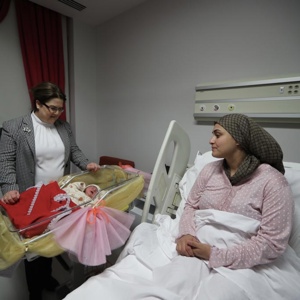 Aile ve Sosyal Hizmetler Bakanımız Derya Yanık Yeni Yılın İlk Bebeklerini Ziyaret Etti - fotoğraf 3