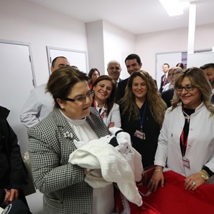 Aile ve Sosyal Hizmetler Bakanımız Derya Yanık Yeni Yılın İlk Bebeklerini Ziyaret Etti - fotoğraf 1