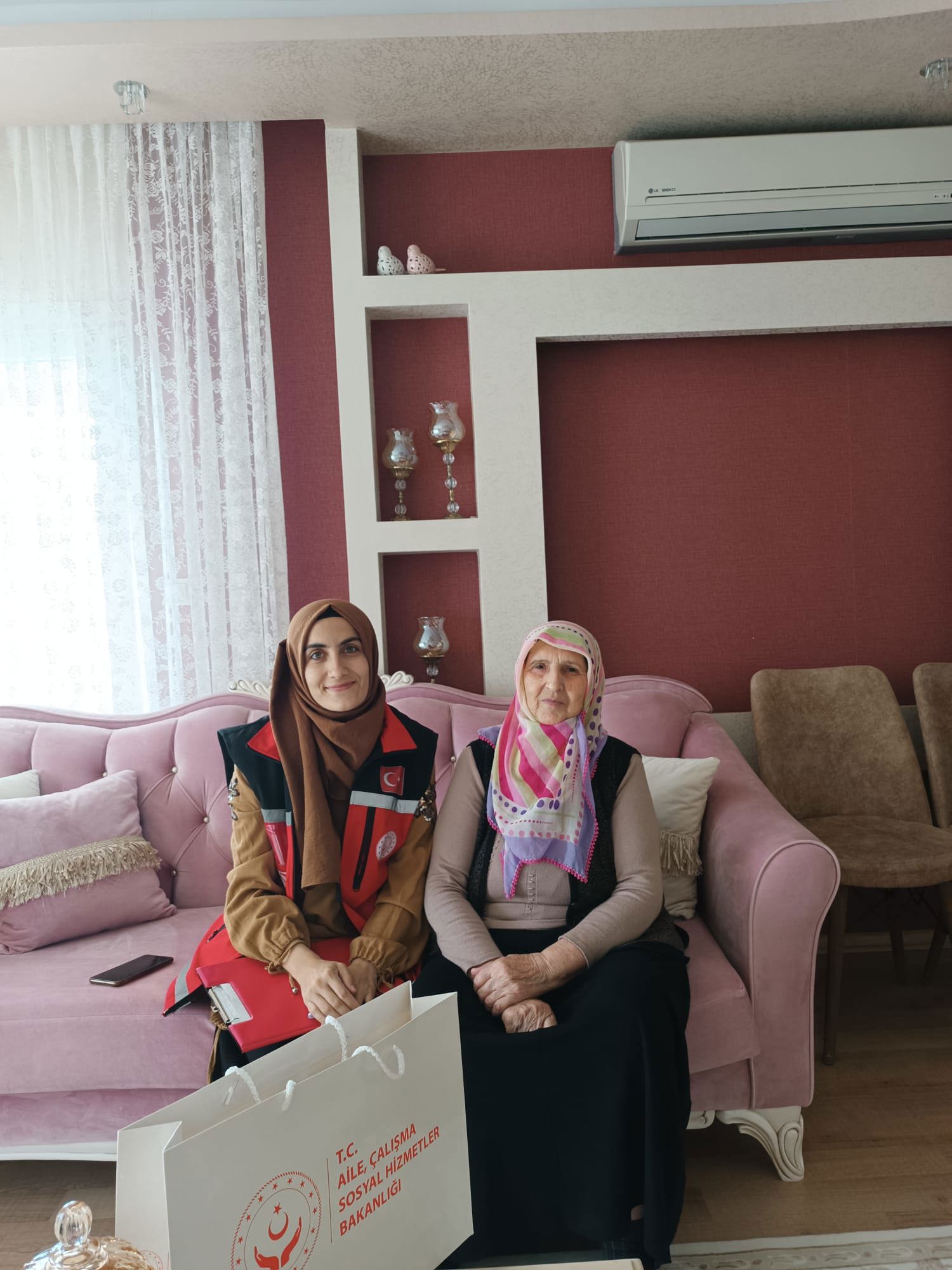 Yenişehir Sosyal Hizmet Merkezimiz Aziz şehitlerimizin kıymetli ailelerini ziyaret etti. - fotoğraf 1