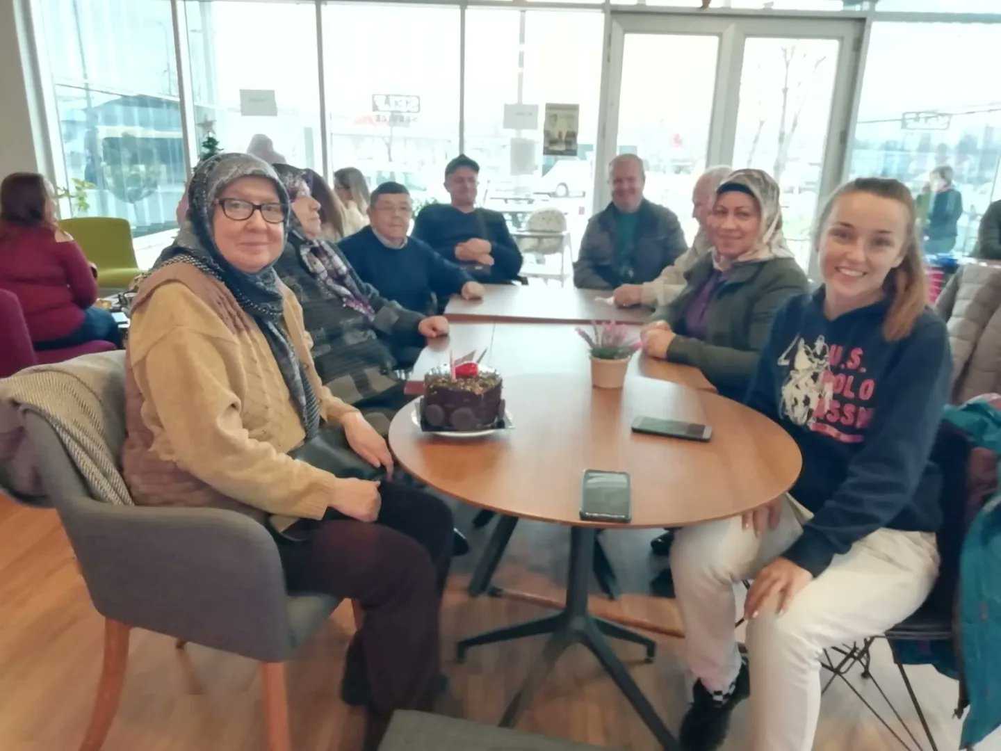 İl Müdürlüğümüze bağlı olarak faaliyet gösteren Lüleburgaz Ramazan Yaman Huzurevi YBRM Müdürlüğünden Hizmet Alan Sakinimizin Doğum Günü Kutlanmıştır.