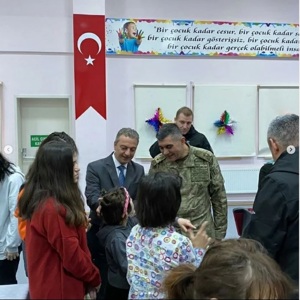 Tugay Komutanı Mehmet Fatih ÖREN ile eşi Ayben ÖREN, çocuklarımızı ziyaret etti. - fotoğraf 3