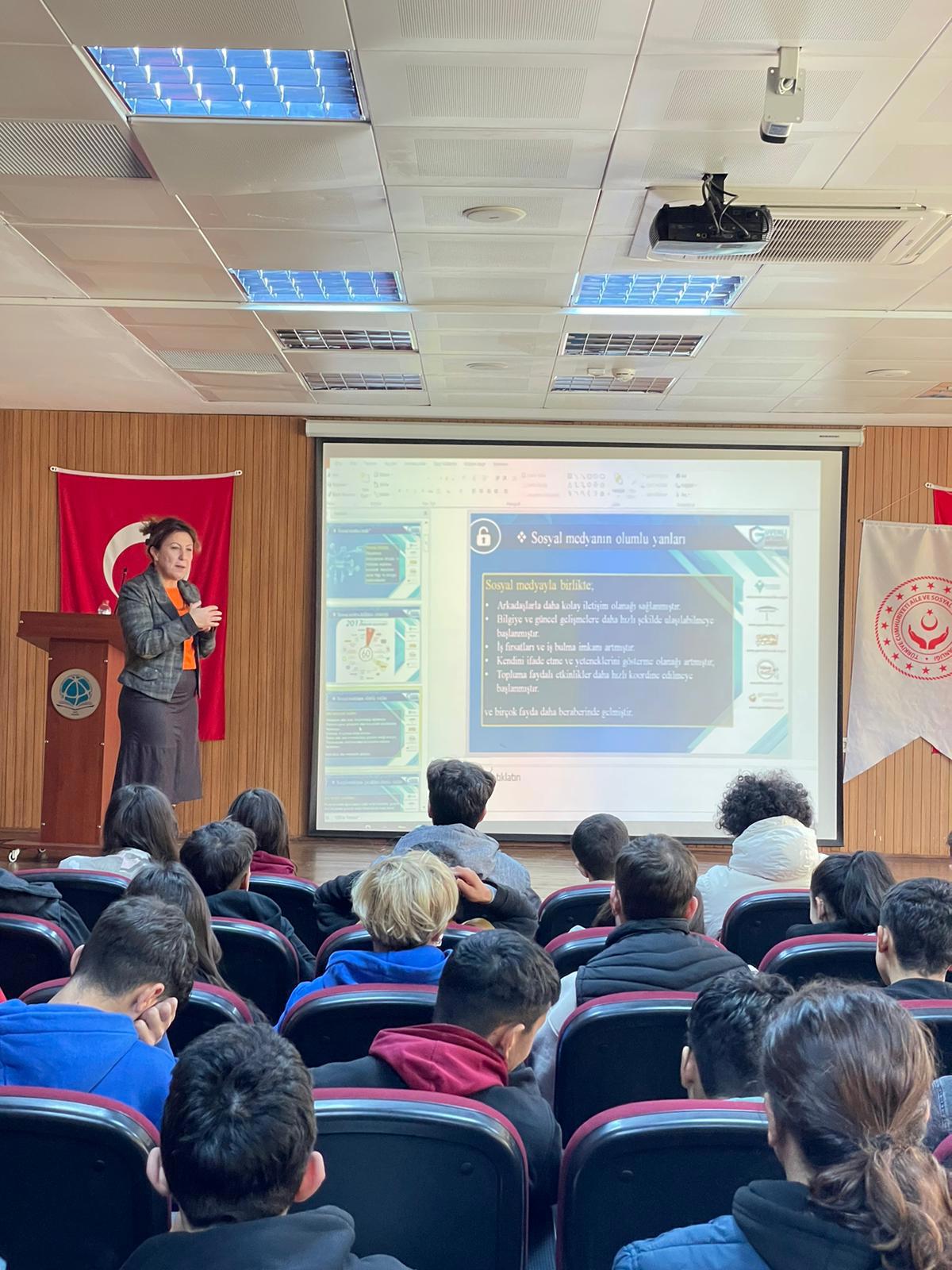 Mezitli SHM,Ulaştırma Hizmetleri Mesleki ve Teknik Anadolu Lisesi ve Davultepe Mesleki ve Teknik Anadolu Lisesi'nde "Çocuk Hakları ,Teknoloji Bağımlılığı ve Akran Zorbalığı" konularında eğitim düzenlemiştir. - fotoğraf 1