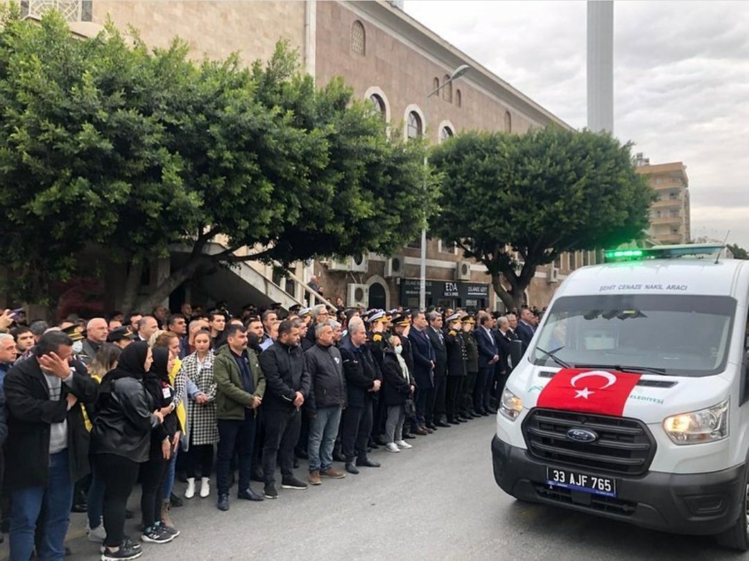 Fırat Kalkanı harekat bölgesinde gerçekleşen havan saldırısı sonucunda şehit olan kahraman Mehmetçiğimiz Tnk.Uzm.Çvş. Selçuk Kurt'u Toroslar İlçemizde dualarla Hakk'a uğurladık. Ruhu şad olsun. - fotoğraf 1