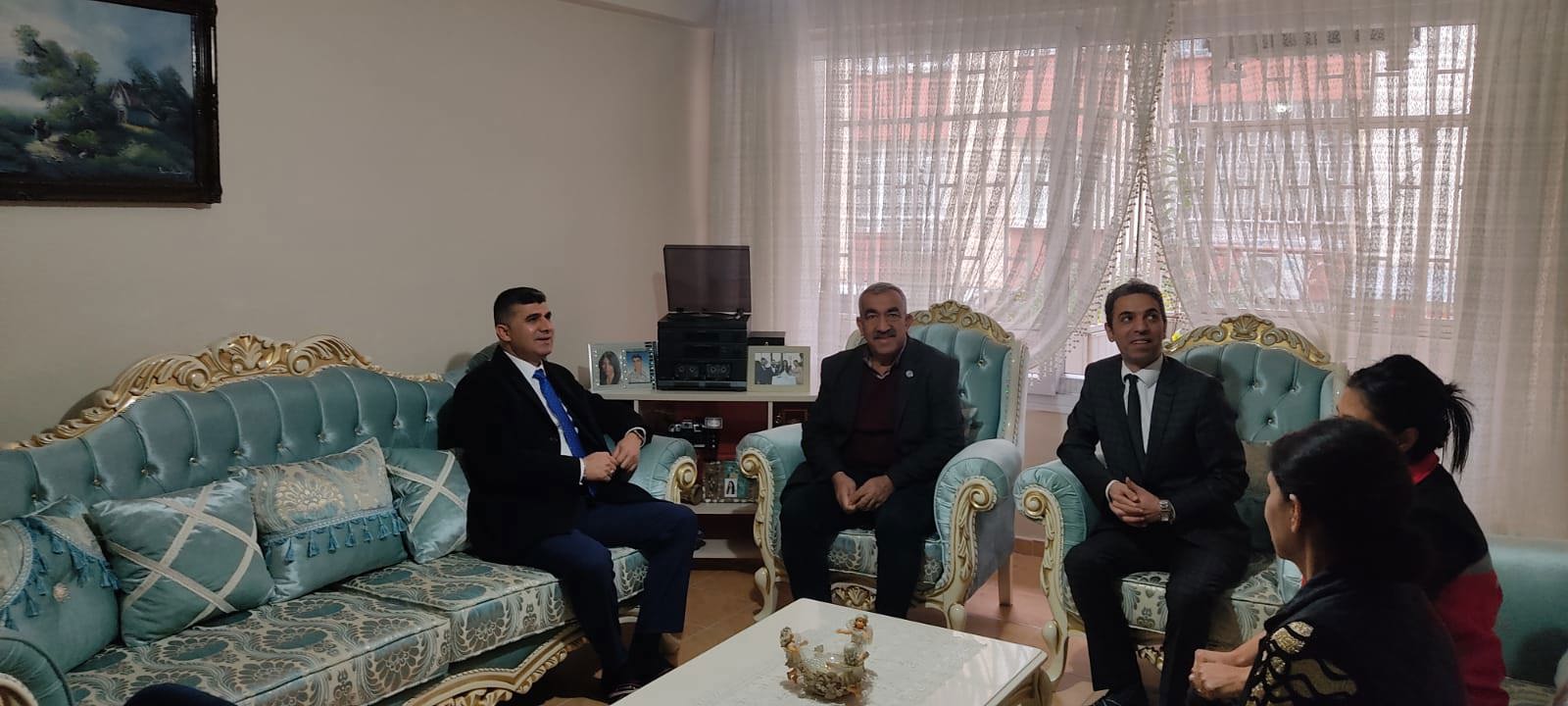 Akdeniz SHM, İlçe Kaymakamımızın katılımıyla kahraman şehitlerimizin bizlere emaneti çok kıymetli ailelerini ziyaret etti. - fotoğraf 1