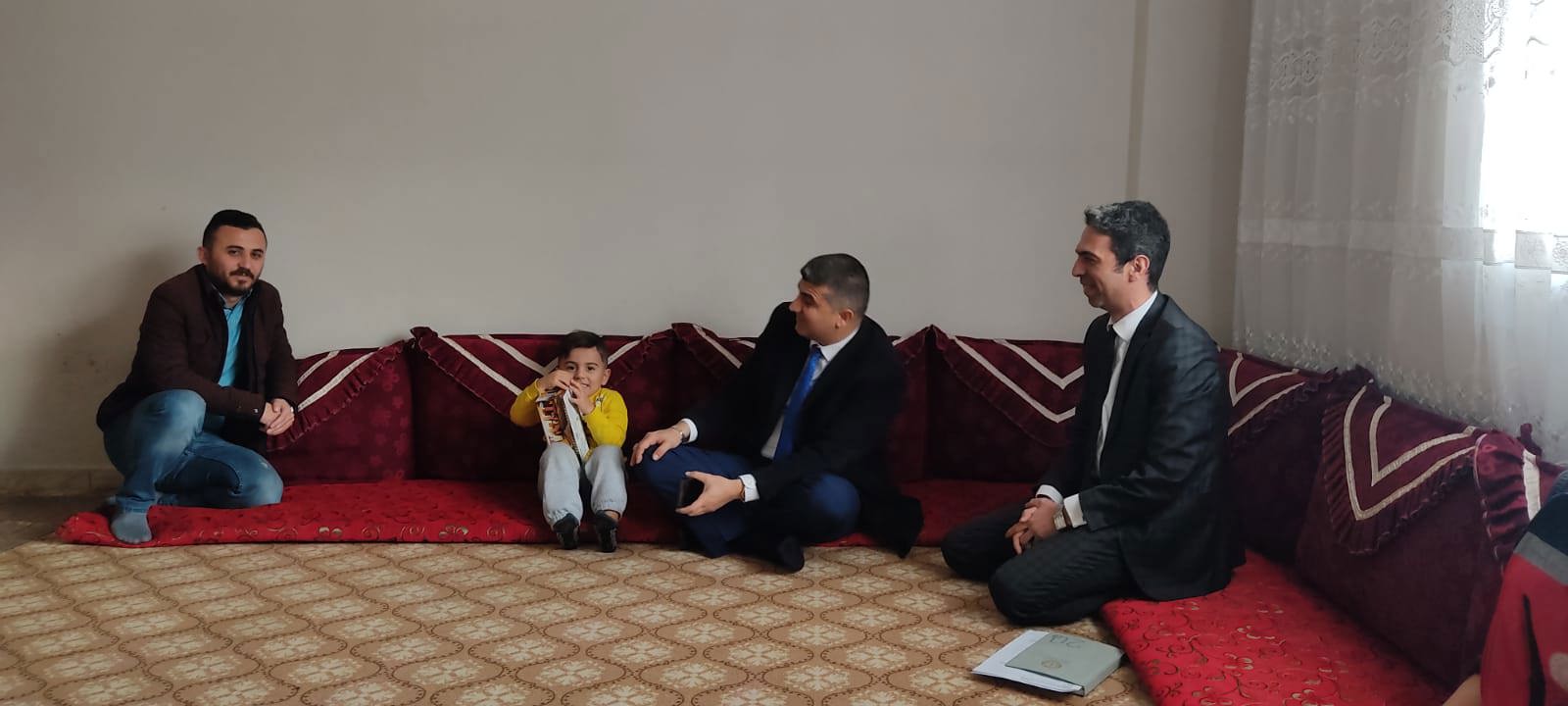Akdeniz SHM, İlçe Kaymakamımızın katılımıyla kahraman şehitlerimizin bizlere emaneti çok kıymetli ailelerini ziyaret etti. - fotoğraf 2