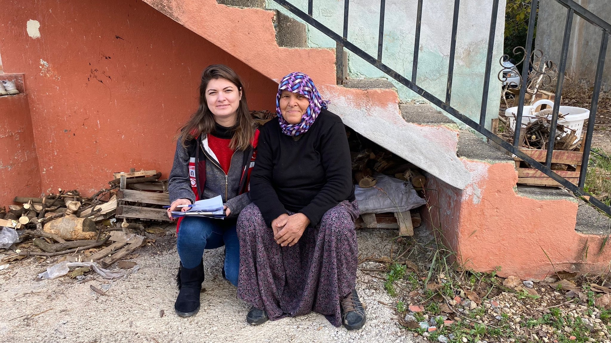 Vatandaşlarımızın sosyal ihtiyaçlarını tespit etmek, ailelerimize destek olmak amacıyla saha çalışmalarımızı sürdürüyoruz.  - fotoğraf 3