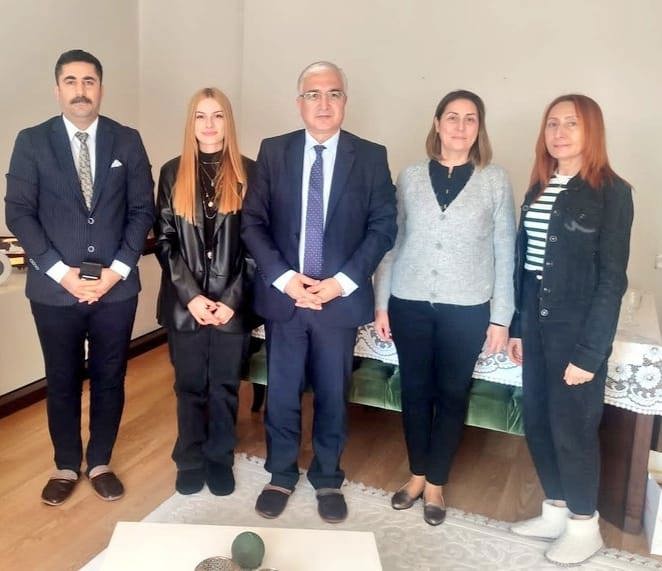 Mezitli İlçe Kaymakamımızla, Şehitlerimiz Remzi Nişan,Mustafa Gür, Zeynel Abidin Bahçe ve Yiğitcan Çiğa'nın bizlere emaneti kıymetli ailelerini ziyaret ettik.Aziz şehitlerimizin ruhu şad olsun. - fotoğraf 1