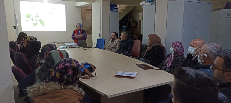 Kırıkhan’ da Müdürlüğümüz hizmet modellerinden yararlanan bireylere “Etkili ve Yetkin Ebeveynlik” konusunda eğitim verildi.