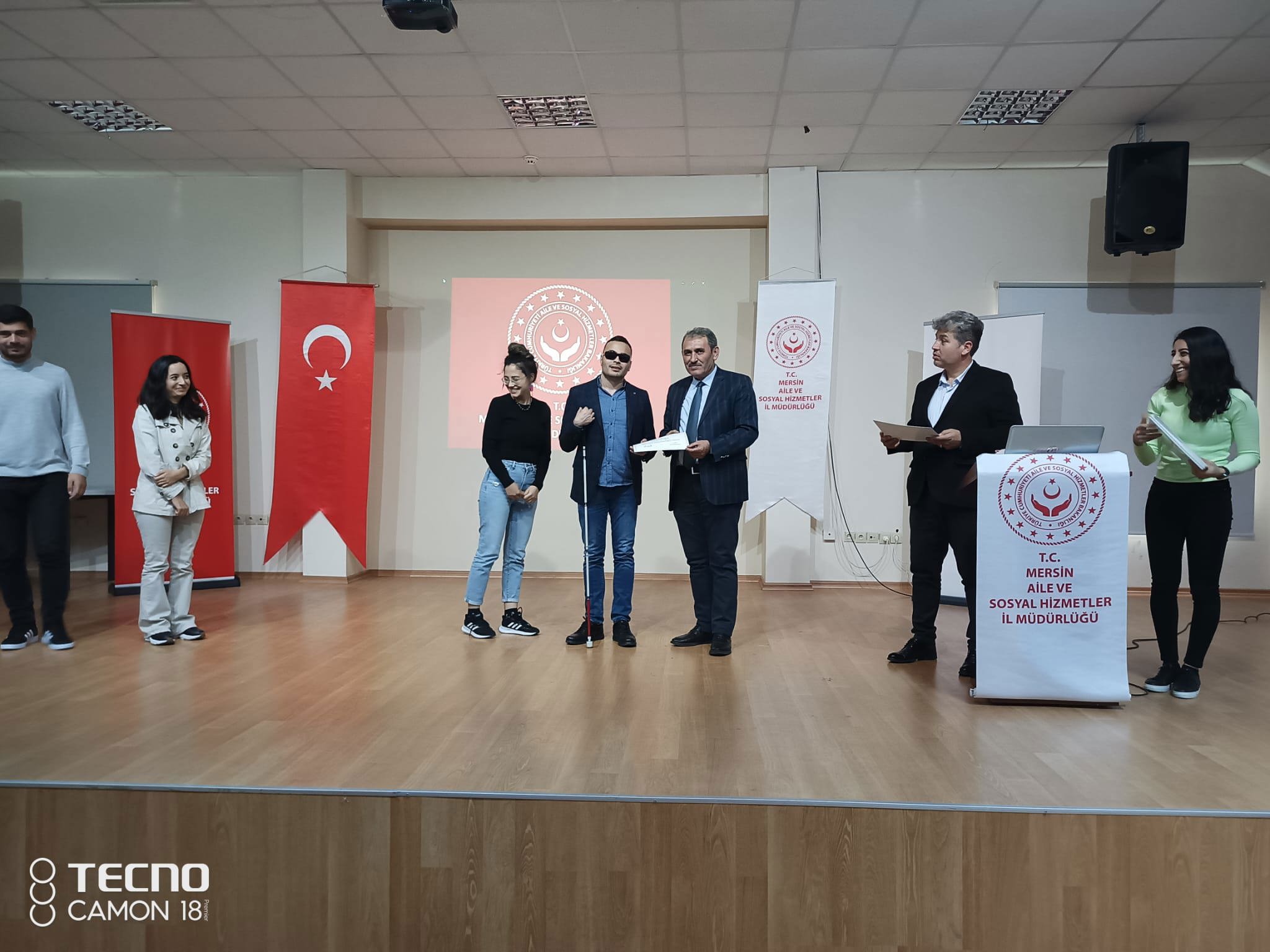 Bakanlığımız  koordinasyonunda,ilimizde göreve yeni başlayan personele yönelik, oryantasyon eğitimimizi tamamlayarak büyük ailemizin yeni üyelerine katılım belgelerini takdim ettik. - fotoğraf 1