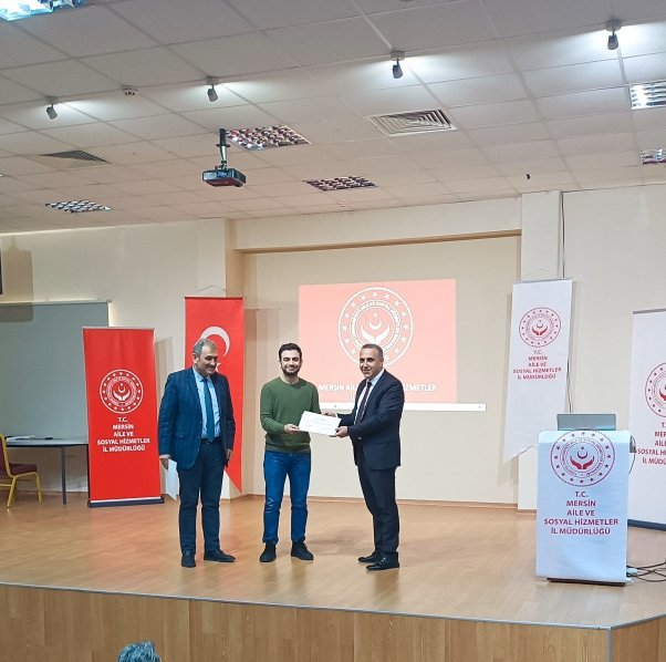 Bakanlığımız  koordinasyonunda,ilimizde göreve yeni başlayan personele yönelik, oryantasyon eğitimimizi tamamlayarak büyük ailemizin yeni üyelerine katılım belgelerini takdim ettik. - fotoğraf 3