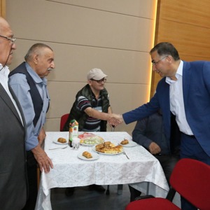 Valimiz Sayın Köksal ŞAKALAR Sinop Huzur Evindeki Yaşlılarımızla Bayramlaştı - fotoğraf 2