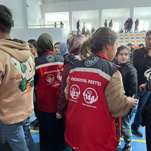  İlimizde de depremden etkilenen vatandaşlarımıza psikososyal destek ekibimizle destek oluyoruz - fotoğraf 1