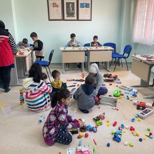 Deprem Bölgelerinden İlimize Gelen Çocuklarımıza Oyun ve Eğitim alanları Oluşturuldu - fotoğraf 2