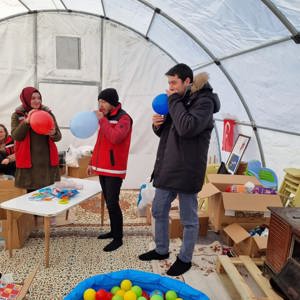 Psikososyal Ekiplerimiz Elbistanda Oyun Çadırı Kurdu - fotoğraf 2