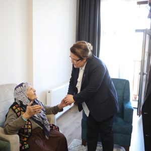 Bakanımız Derya Yanık Depremzedeleri Ziyaret Etti - fotoğraf 1