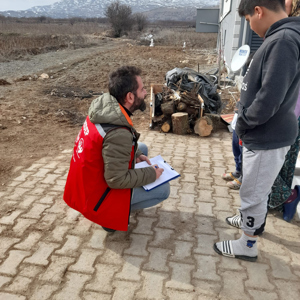 Psikososyal destek ekiplerimiz, depremzede vatandaşlarımızın talep ve ihtiyaçlarını dinlemeye, çocuklarımız için etkinlikler oluşturmaya devam ediyor.   - fotoğraf 5