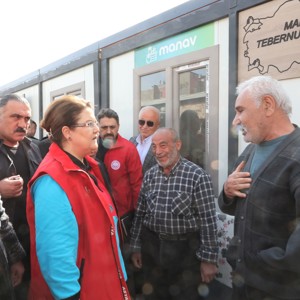 Aile ve Sosyal Hizmetler Bakanımız Derya Yanık Kahramanmaraş’ta Depremzedeleri Ziyaret Etti - fotoğraf 2