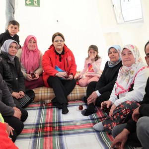 Aile ve Sosyal Hizmetler Bakanımız Derya Yanık Kahramanmaraş’ta Depremzedeleri Ziyaret Etti - fotoğraf 21