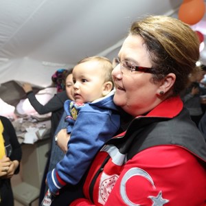 Aile ve Sosyal Hizmetler Bakanımız Derya Yanık Kahramanmaraş’ta Depremzedeleri Ziyaret Etti - fotoğraf 19