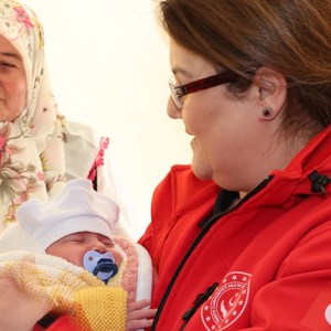 Aile ve Sosyal Hizmetler Bakanımız Derya Yanık Kahramanmaraş’ta Depremzedeleri Ziyaret Etti - fotoğraf 1