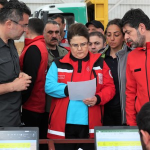 Aile ve Sosyal Hizmetler Bakanımız Derya Yanık Hatay'da Depremzedeleri Ziyaret Etti - fotoğraf 6