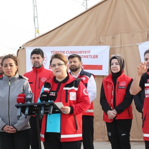 Aile ve Sosyal Hizmetler Bakanımız Derya Yanık Hatay'da Depremzedeleri Ziyaret Etti - fotoğraf 10