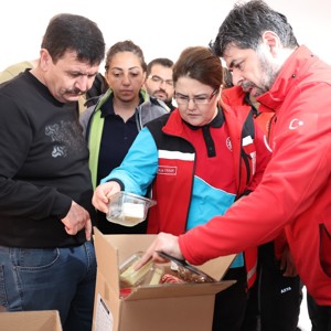 Aile ve Sosyal Hizmetler Bakanımız Derya Yanık Hatay'da Depremzedeleri Ziyaret Etti - fotoğraf 20