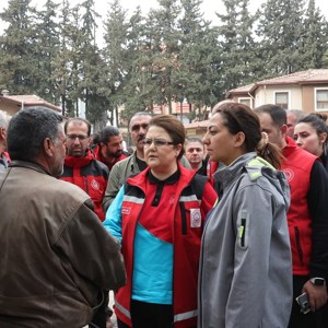 Derya Yanık, Minister of Family and Social Services, Visited Earthquake Victims in Hatay - fotoğraf 17