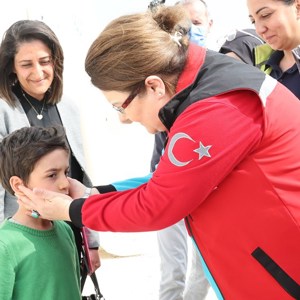 Derya Yanık, Minister of Family and Social Services, Visited Earthquake Victims in Hatay - fotoğraf 16