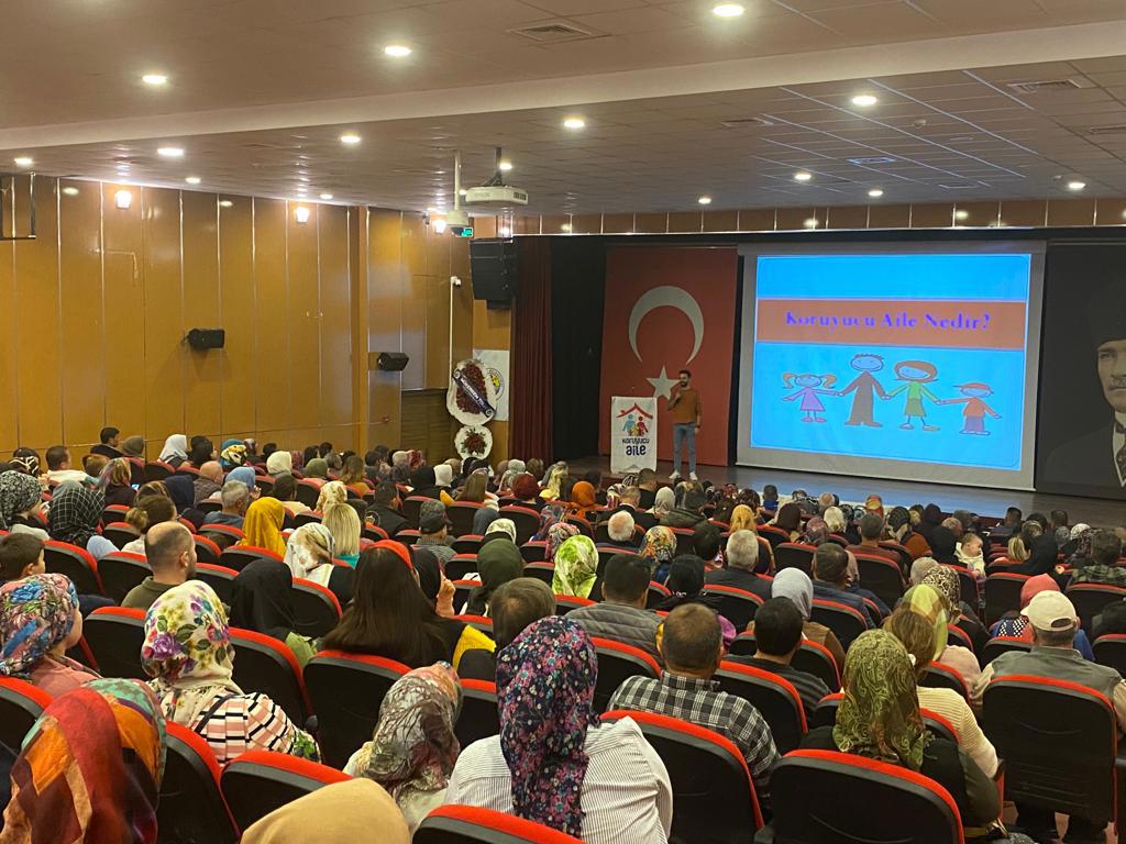 "Koruyucu Aile Tanıtım ve Ön Başvuru Alma" toplantısı, deneyimli koruyucu ailelerimizin de katılımı ile Koruyucu Aile birimimiz tarafından düzenlemeye devam ediyor. - fotoğraf 4