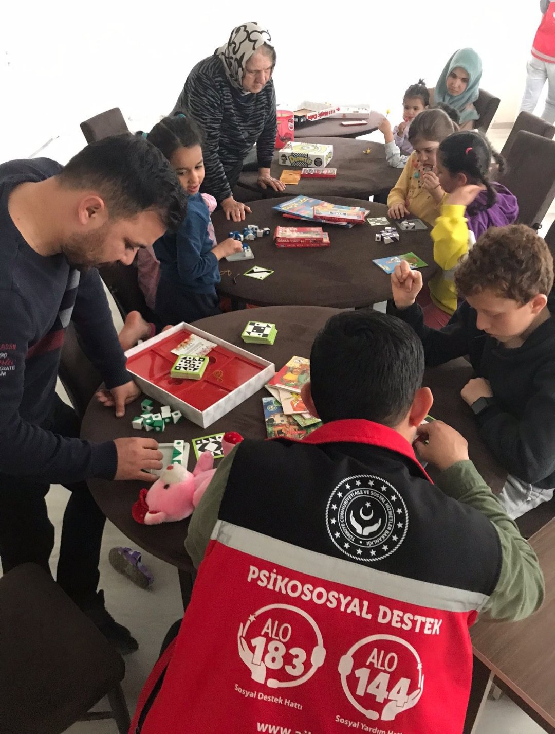 Psikososyal destek ekiplerimizle depremden etkilenen çocuklarımız için etkinlikler düzenlemeye devam ediyoruz. - fotoğraf 3
