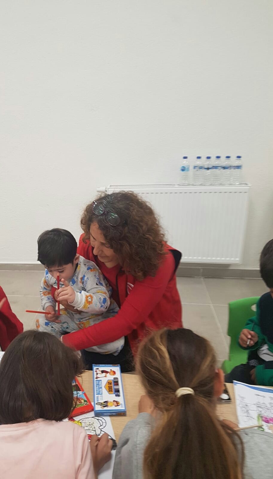 Akdeniz SHM, KYK'da bulunan depremden etkilenen çocuklarımıza, birebir ve grup etkinlikleri düzenlemeye devam ediyor. - fotoğraf 2