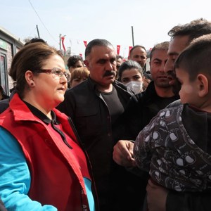 Aile ve Sosyal Hizmetler Bakanımız Derya Yanık Kahramanmaraş’ta Depremzedeleri Ziyaret Etti - fotoğraf 3