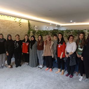 8 Mart Dünya Kadınlar Günü vesilesiyle Aile ve Sosyal Hizmetler İl Müdürlüğümüzce depremzede kadınlarımıza yönelik Moral Ziyaretleri gerçekleştirilmiştir - fotoğraf 3