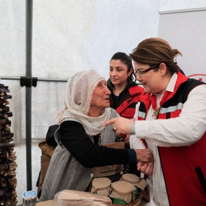 Bakanımız Derya Yanık Adıyaman'da Çadır Kentteki Kadın Kooperatifi İş Atölyesini Ziyaret Etti - fotoğraf 2