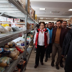 Bakanımız Derya Yanık Adıyaman'da Çadır Kentteki Kadın Kooperatifi İş Atölyesini Ziyaret Etti - fotoğraf 23