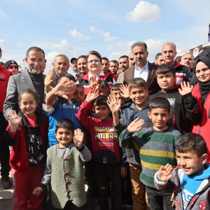 Bakanımız Derya Yanık Adıyaman'da Çadır Kentteki Kadın Kooperatifi İş Atölyesini Ziyaret Etti - fotoğraf 24