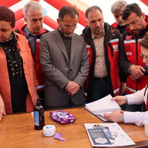Bakanımız Derya Yanık Adıyaman'da Çadır Kentteki Kadın Kooperatifi İş Atölyesini Ziyaret Etti - fotoğraf 10