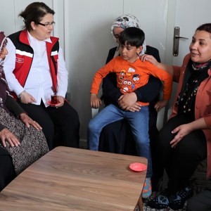 Bakanımız Derya Yanık Adıyaman'da Çadır Kentteki Kadın Kooperatifi İş Atölyesini Ziyaret Etti - fotoğraf 12