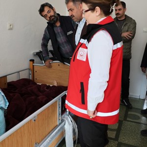 Bakanımız Derya Yanık Adıyaman'da Çadır Kentteki Kadın Kooperatifi İş Atölyesini Ziyaret Etti - fotoğraf 20