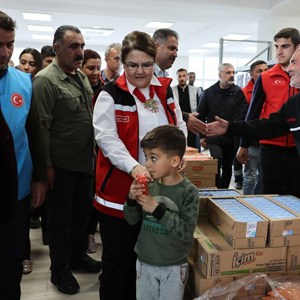 Bakanımız Derya Yanık Adıyaman'da Çadır Kentteki Kadın Kooperatifi İş Atölyesini Ziyaret Etti - fotoğraf 22