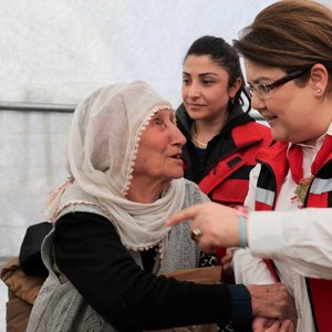 Bakanımız Derya Yanık Adıyaman'da Çadır Kentteki Kadın Kooperatifi İş Atölyesini Ziyaret Etti - fotoğraf 2