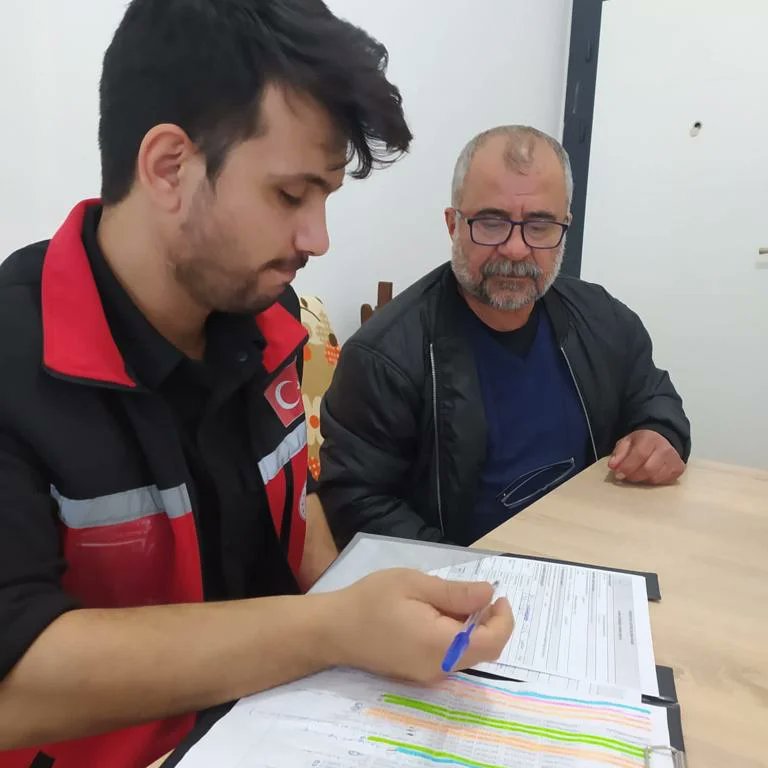 Uzman ekiplerimiz ile, depremden etkilenen ve ilimize yerleşen vatandaşlarımızı ziyaret ederek #PsikososyalDestek hizmeti sağladık.İlk andan itibaren tüm imkanlarımızla vatandaşlarımızın yanındayız. - fotoğraf 3