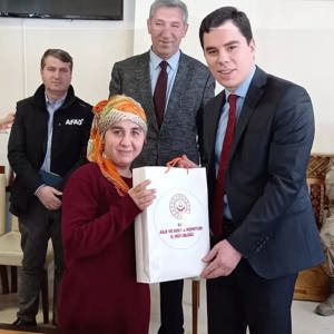 8 Mart Dünya Kadınlar Günü münasebetiyle depremzede aileler ve şehit anneleri ziyaret edildi - fotoğraf 10