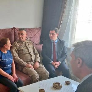 8 Mart Dünya Kadınlar Günü münasebetiyle depremzede aileler ve şehit anneleri ziyaret edildi - fotoğraf 7